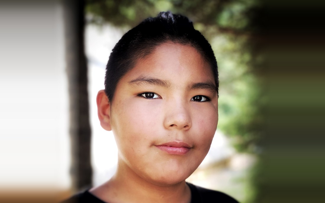 Portrait d’un adolescent participant